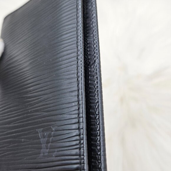 Louis Vuitton  Epi Black Pocket Organizer Wallet - Picture 15 of 17